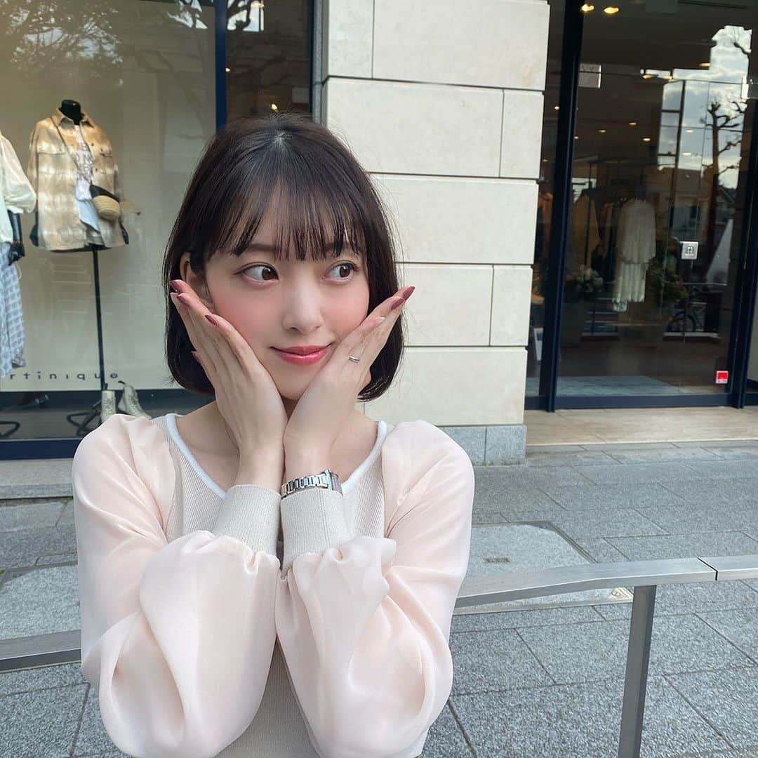 堀未央奈さんのインスタグラム写真 - (堀未央奈Instagram)「🌸🛍💗  藍子はシーン毎に ネイルやヘアメイク、洋服にも こだわっていてそんな部分も 是非注目していただけたら 嬉しいです💋  メイクはドラマが毎話終わる毎に 紹介動画などをあげたいなと 思っています💄🐈  @sareburu_mbs   #7月スタート #サレタガワのブルー  #サレブル #田川藍子役 #のぶくんと夫婦役なので #結婚指輪付けてます　💍」5月20日 16時22分 - horimiona_official