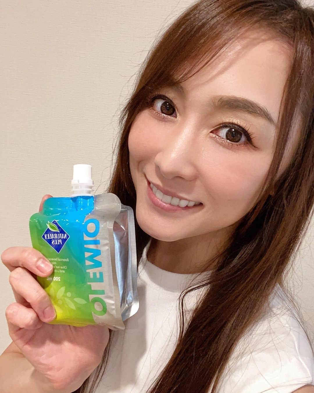 杏さゆりさんのインスタグラム写真 - (杏さゆりInstagram)「舞台稽古に励んでおります✨ 今日はまたまた毎日飲んでいる「OLEMIO」を紹介するよ😇 . オレミオには「オレアビータ」というものが配合されていて ミトコンドリアを増殖、活性化する働きがあるんだって！😳💕 . 起床時や運動前に飲むのが1番効率的みたいなのだけど、 杏は今は起きた時と稽古中に飲んでおります🙌✨ . オレミオは脂肪を減少させて筋肉量は維持してくれるから、無理なダイエットで筋肉を落とす心配もないし 舞台稽古も元気に出来てる感じがしてます😇🙏✨ . ではでは今日も稽古楽しんできます☺️❤️ . #OLEMIO #オレミオ　#ミトコンドリア #オレアビータ　 #naturallyplus #ナチュラリープラス @olemio_official #杏さゆり　#SayuriAnzu」5月20日 17時11分 - anzu_sayuri_official