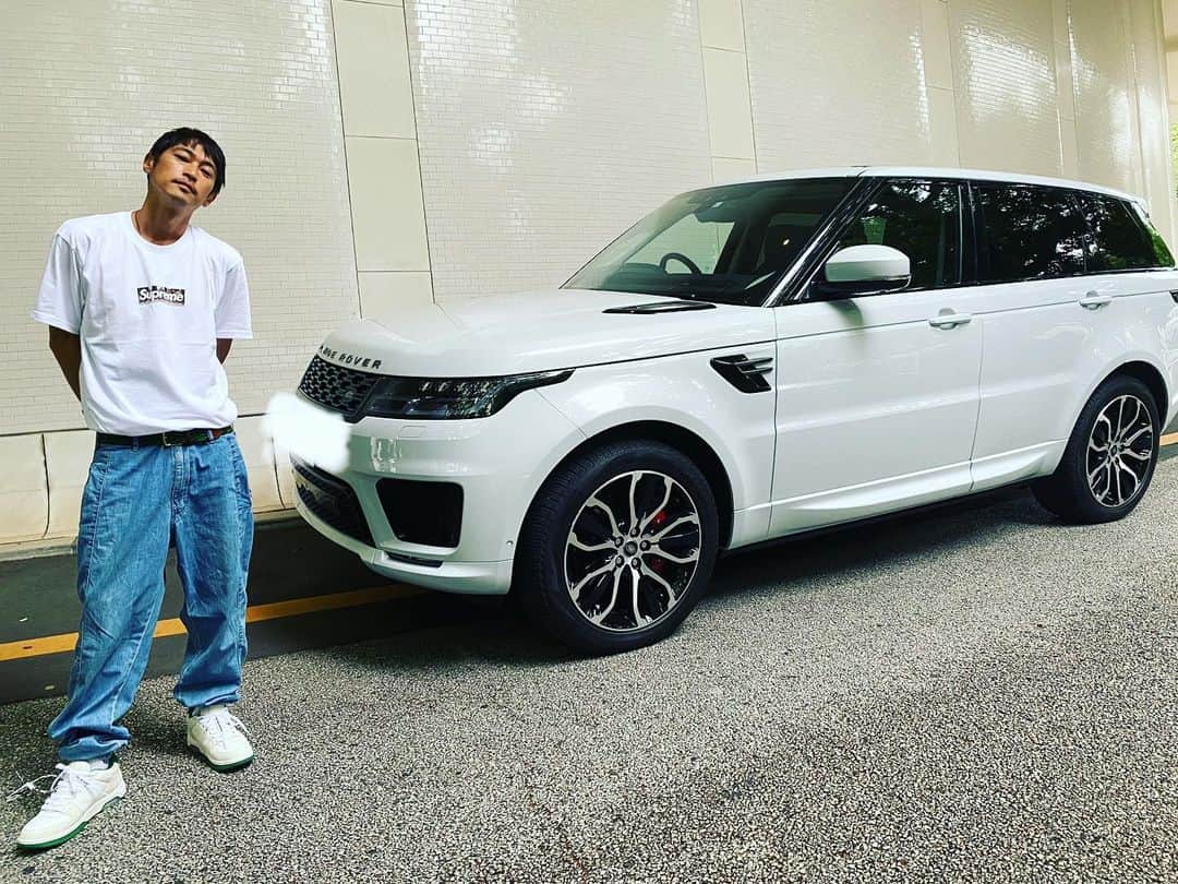 窪塚洋介のインスタグラム：「@landroverjpn RangeRoverまた試乗さしてもらってまーす♪ 乗りやすいし、カッコいいし、 縁も恩もあるし、、、  大阪住んで数年車なかったけど こりゃいいなあ🤔」