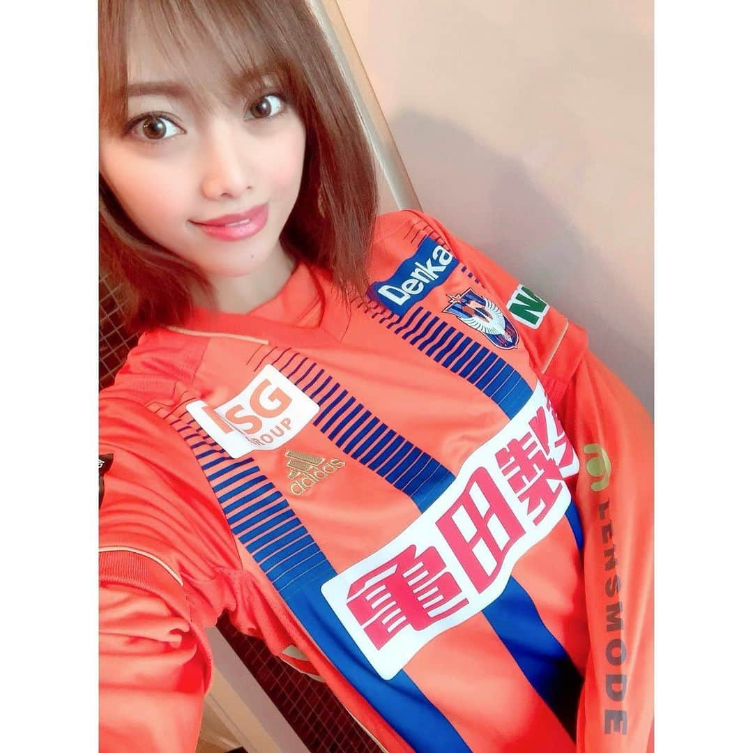 石川あんなさんのインスタグラム写真 - (石川あんなInstagram)「レンズモード限定⚽️ 「見せ」アンダーシャツ プレゼントキャンペーン第3弾🎁  ユニの下に来て新潟の寒さを乗り越えよう！ サポーターの皆さん非売品なのでぜひ🔥  キャンペーンの紹介をしたよ☺️ まもなくプレスリリースあるからチェックしてねん💕  #アルビレックス新潟シンガポール #アルビレックス新潟 #レンズモード #ユニフォーム #Jリーグ #プレゼント #非売品 #アンダーシャツ #サッカー #⚽️」5月20日 17時14分 - anna_iskw