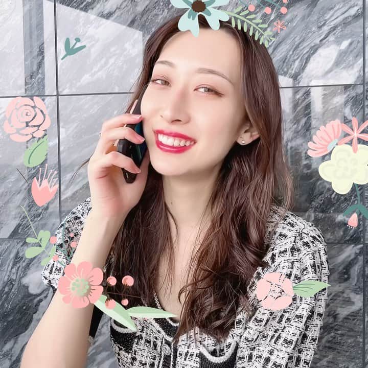 瀬名ひなののインスタグラム：「コロナで人と会えなくても安心！☕️  クリーンなソーシャル通話アプリConnecting✨  年齢や性別を問わずにいろんな人と通話できるから、 会話のバリエーションが豊富👨‍👩‍👧‍👦  24H管理してくださってるし、 通話中顔は見えないので安心して使える☺️📞  地域を指定した通話もあるから 地元トークとかもできるよ！◎  招待コード DD7FB6D ダウンロード後に入力すると 追加でダイヤ💎もらえるよ！  1日誰とも話してない…って日を無くそう🙌  #コネクティング @connecting_official」