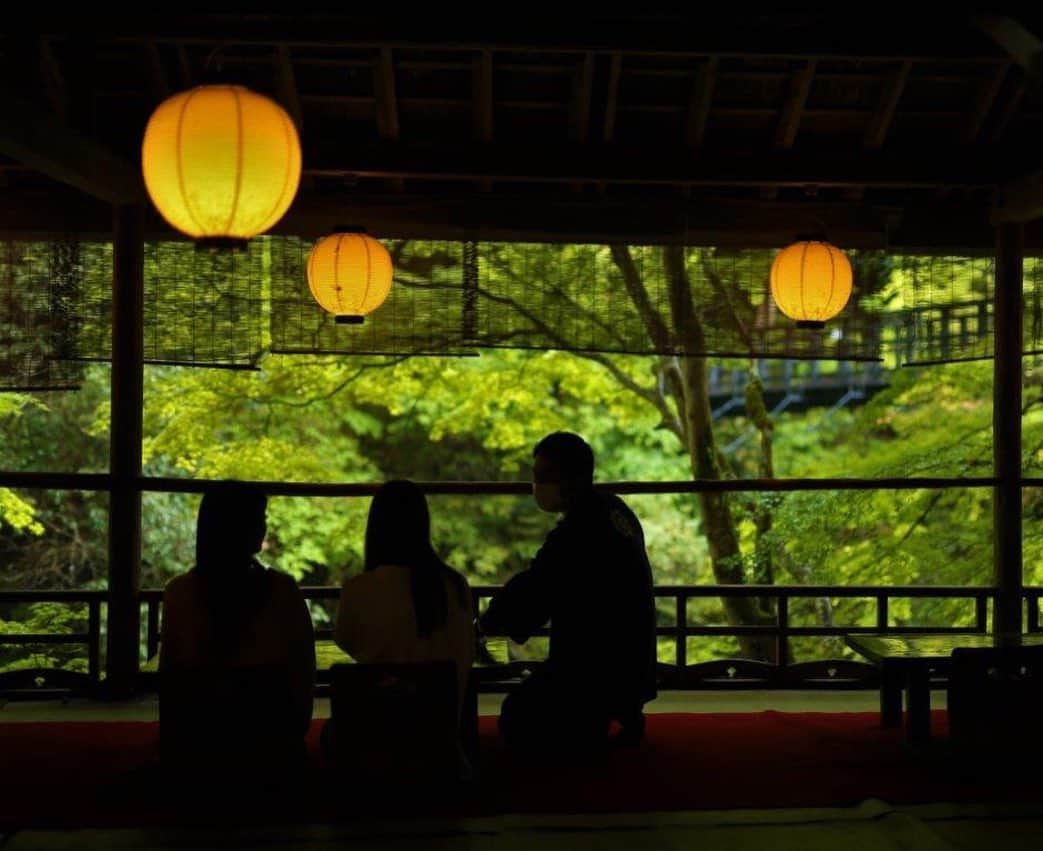 木村理恵さんのインスタグラム写真 - (木村理恵Instagram)「京都🍁もみぢ家 @momijiya_kyoto  ・ この前、沢ちゃんと @sumiresour お仕事してきました🥰 ・ もみぢ家さんは以前もお仕事させて頂いてるけど、季節によって自然も🌱旅館も雰囲気が 変わって、いつ行っても心地よくて楽しめる所です☺️ ・ 空気も綺麗だし、癒される場所😇✨ ・ 今は旅行が難しい状況だけど、状況みて是非行ってみてね💓 ・ ・ #kyoto#momijiya #momijiyaryokan#japantrip #kyotojapan #japan_vacations #もみぢ家別館 #女子旅#旅行#旅館#浴衣#京都#高雄#京都旅行#もみぢ家#京都もみぢ家#もみぢ家川床#吊り橋#川床#川床料理#紅葉」5月20日 17時51分 - rierienari1229