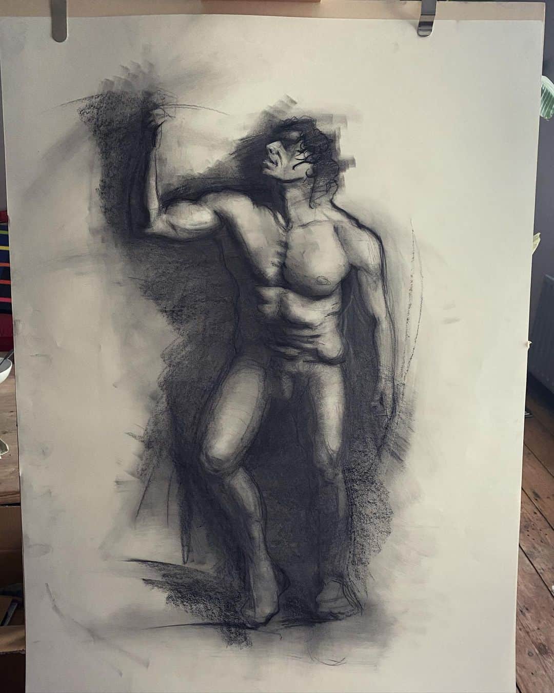 トビー・レグボのインスタグラム：「First drawing in a while ⚫️」