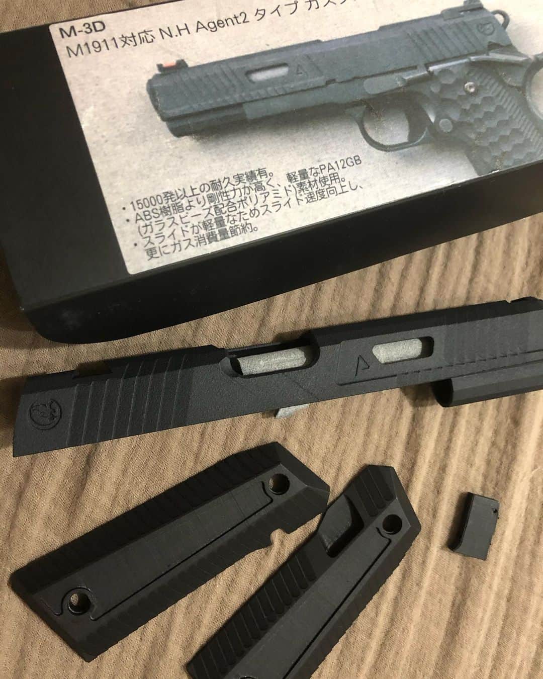 山口祥行のインスタグラム：「あははは 火薬以外の1911デビュー カッコイィー😁」