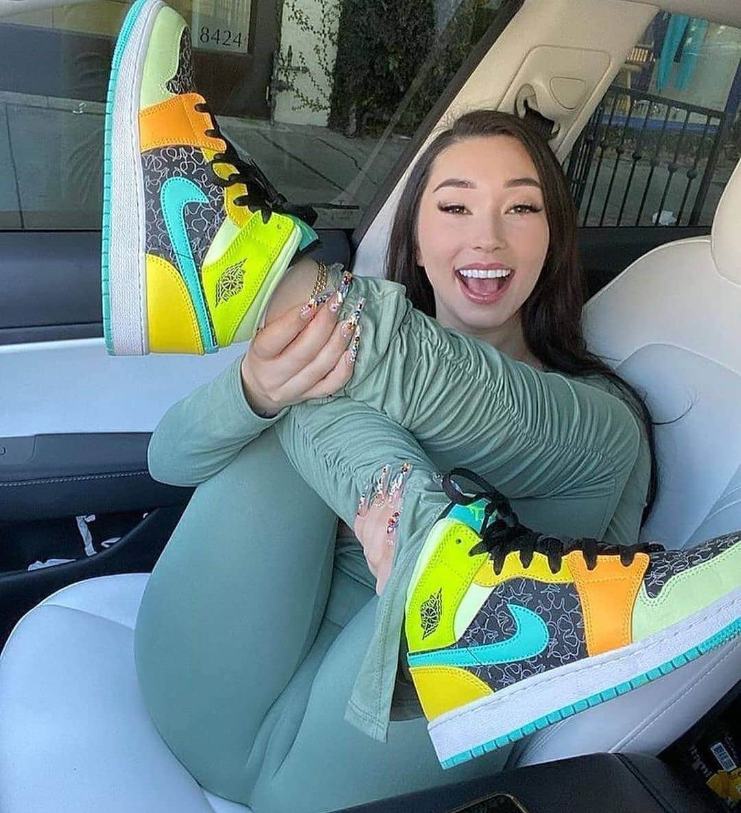 アジアンモデルのインスタグラム：「This beauty has no money for a taxi 😈 🔻Rate my asian collection🔻 🎥 @asian_loli.mp4 — asian hot videos!  💃🏻 @asianmodel.place — asian models community!  🍑 @loli.thread — cute and hot lolli!  🎀 @xiaoming_kitty — admin page 🎀」