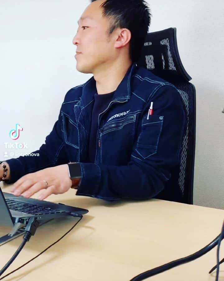 長野雅樹のインスタグラム：「《再生回数多いTikTok3選》 初めて約1ヶ月半の35投稿。1万再生越えを公開。是非TikTokにお越しください。フォロワーさん増やしてLIVE企画したい☺️  #宮城 #東北 #followme #TikTok #LIVE #企画 #社長と部下 #フォロー #工事 #現場 #職人 #技術 #作業 #建設業 #ビジネス #リンクロノヴァ #ながの社長」