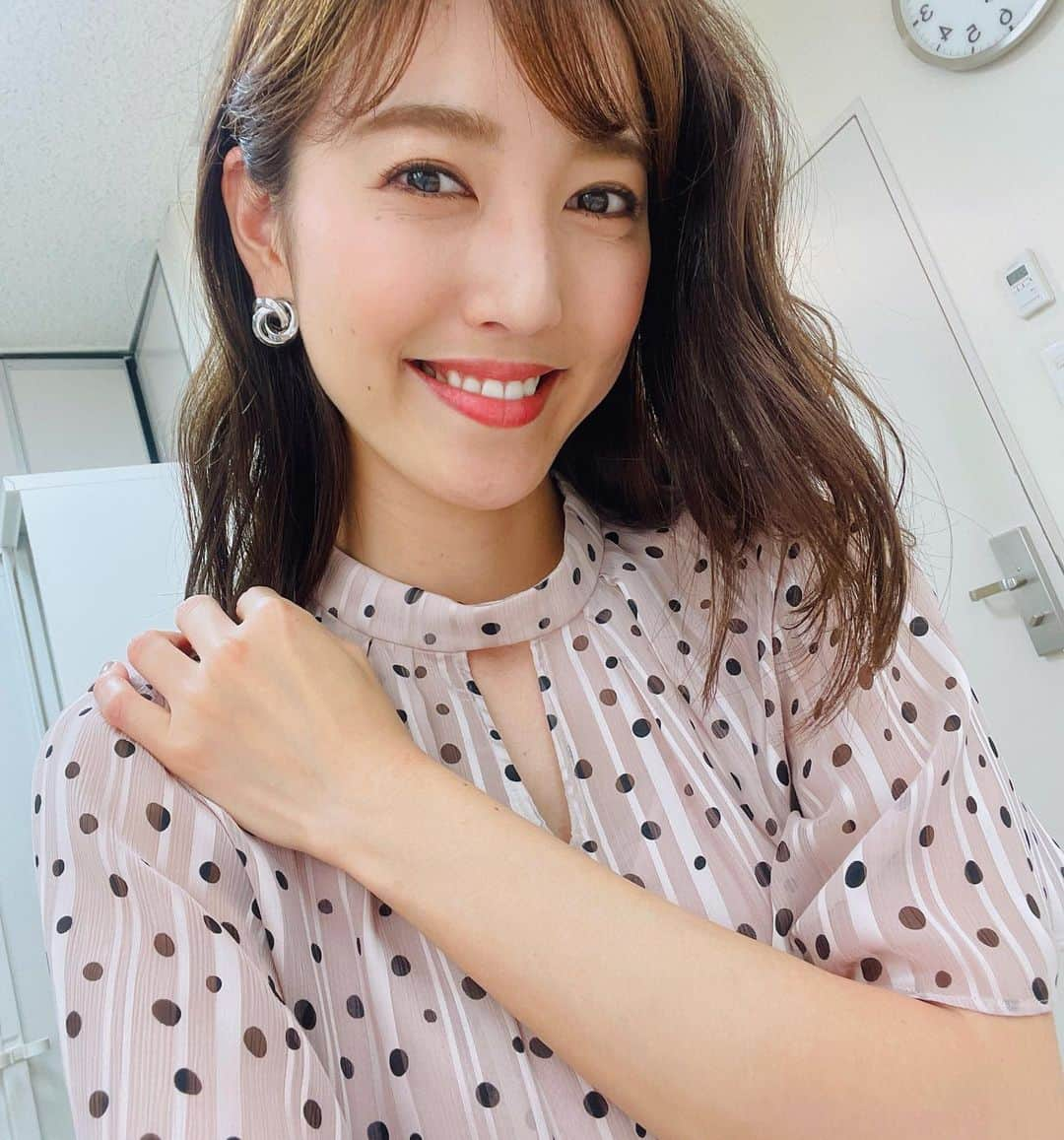 小澤陽子さんのインスタグラム写真 - (小澤陽子Instagram)「𝚊𝚝 𝚠𝚘𝚛𝚔☻  全力！脱力タイムズ🤓  あすです。 金曜23:00〜📰🌠  最近の衣装まとめました👗 明日の衣装は、最後の写真です🌸  #全力脱力タイムズ #DNN #アナウンサー #衣装 #アナウンサー衣装 #コーディネート #アナウンサーコーデ #ヘアスタイル #ポニーテール #ハーフアップ #本日の髪型と衣装🌸」5月20日 20時52分 - yoko.ozawa729