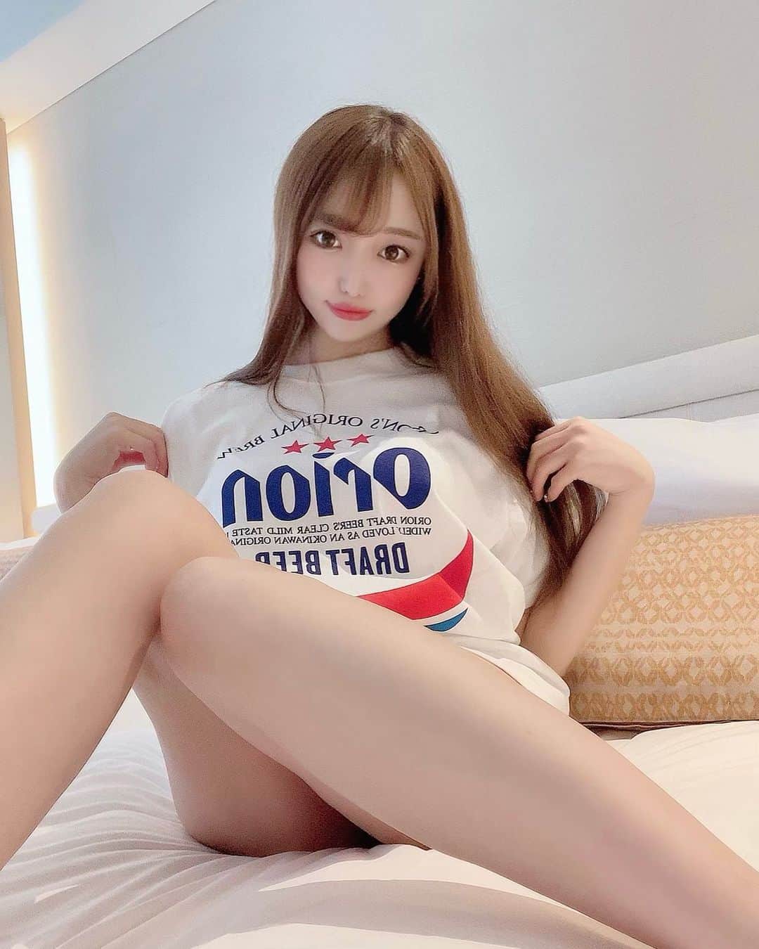 𝐒𝐀𝐘𝐀𝐊𝐀のインスタグラム：「オリオンビールが大すきです🍺🥺💕💕 こうみえてお酒飲めるほうなので 泡盛とかも余裕で飲んじゃうよ🥶笑  #インスタグラビア #グラビア #gravureidoll #cosplay #portrait #beauty #japanesegirl #日本的 #漂亮 #可爱 #大波 #寫真偶像 #셀카 #셀피 #코디 #스타일링 #집콕 #instagravure #sexy #sexyhot #pinupgirl #selfie #沖縄 #撮影風景 #グラビアアイドル #okinawa #okinawatrip #olion #オリオンビール #オリオンビールtシャツ」