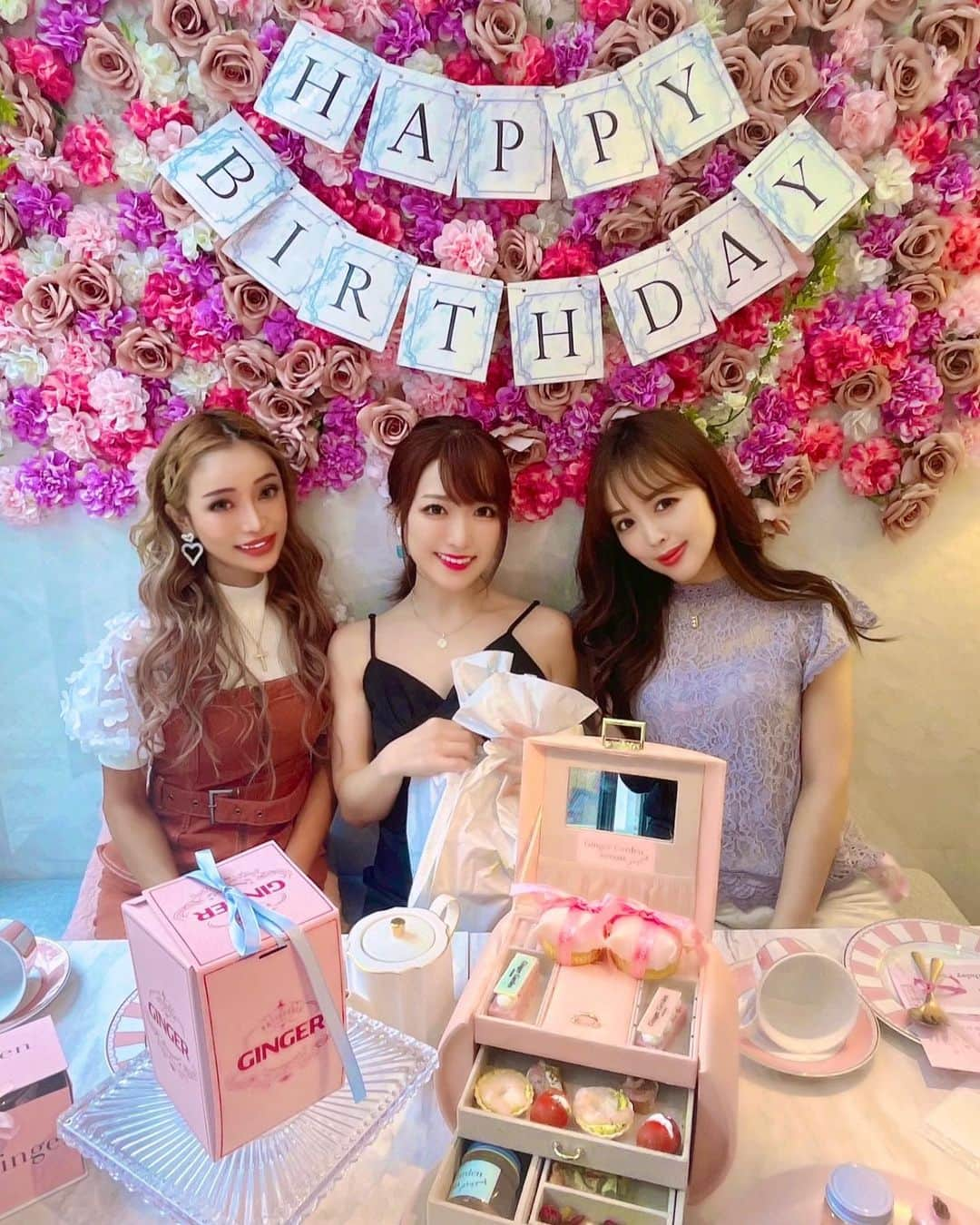 おりささんのインスタグラム写真 - (おりさInstagram)「🎂 そらちゃんとるみさんが お誕生日のお祝いを サプライズでしてくれた🥺💓 幸せ💓💓💓 表参道の #gingergarden  初めて行ったんだけど 全てが可愛すぎた🥺💓 @gingergardenaoyama  ・ ・ ・ ・ ・ #tokyo#japan#aoyama#cafe#pink#birthday#party#sweets#omotesandocafe#omotesando#東京カフェ#青山カフェ#青山ランチ#表参道カフェ#表参道ランチ#表参道グルメ#東京グルメ#サプライズ#お誕生日#お誕生日飾り付け#スイーツ女子#スイーツ#アフタヌーンティー#オシャレカフェ#ピンク#インスタ映えスイーツ」5月20日 21時37分 - orisa_0510