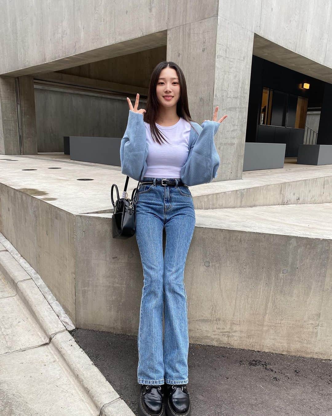 のインスタグラム：「💙💙🤍💙  最近水色ばっかり: )」