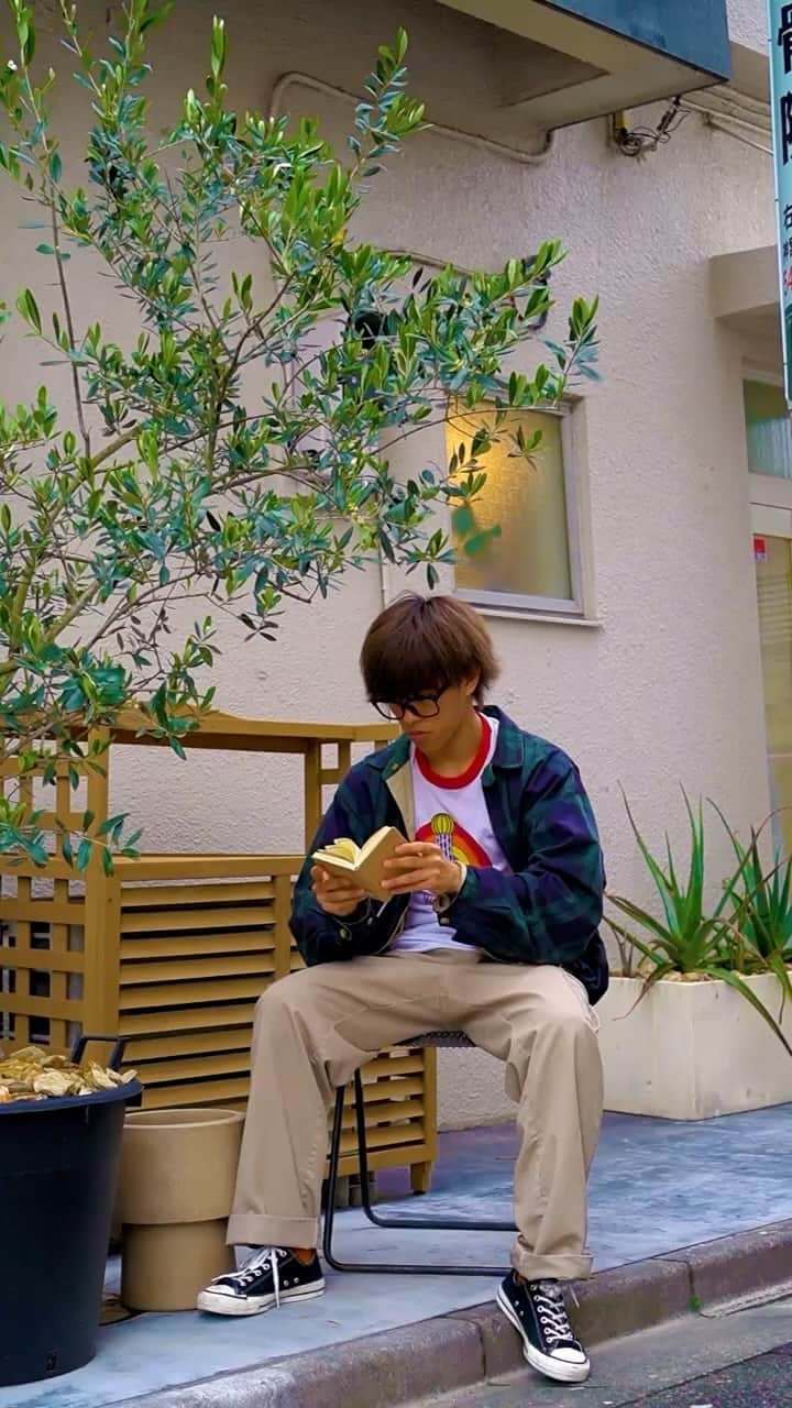 のインスタグラム：「What happened while reading ? 📖📖🤔🤔  🎵@nikizefanya I LIKE U  🎥@kai_bs.gp  #sony #vook #fyp #dance #street」