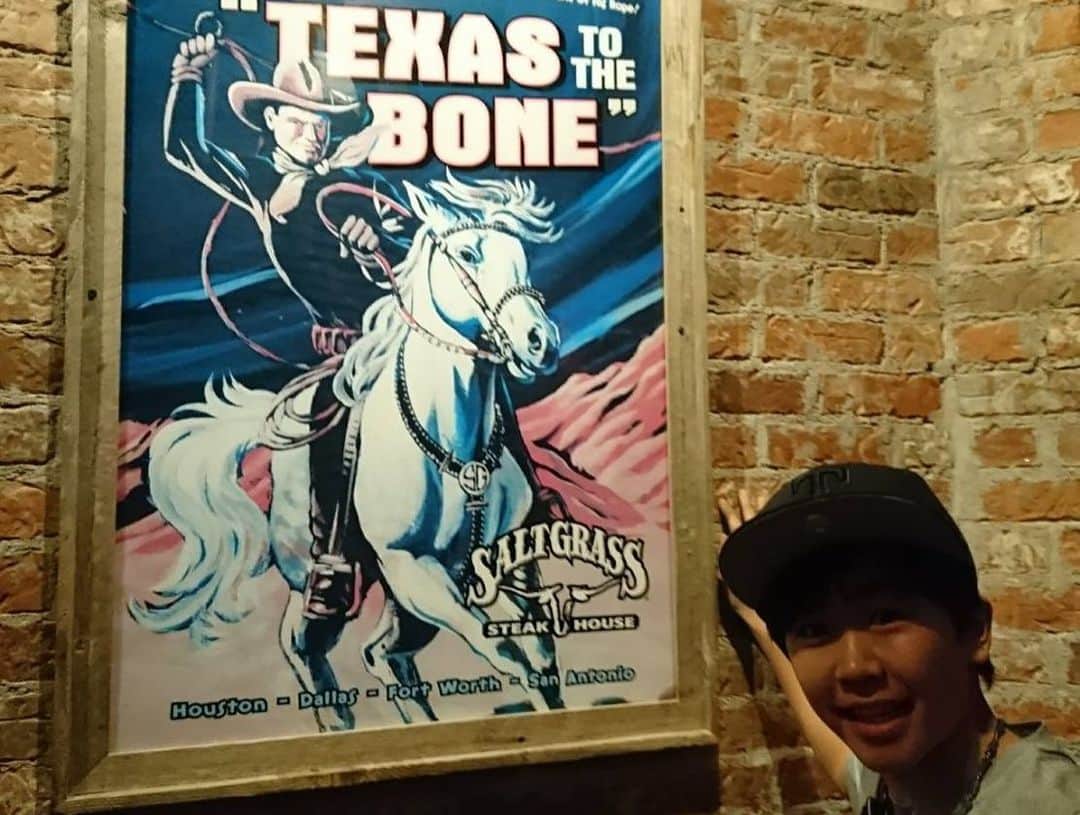 鈴木福さんのインスタグラム写真 - (鈴木福Instagram)「3年前！ アメリカのテキサスに行った時の写真。 今行ったらこの頃よりは英語話せるようになってるかな？(笑)  #アメリカ#テキサス#撮影」5月20日 22時57分 - s_fuku_te