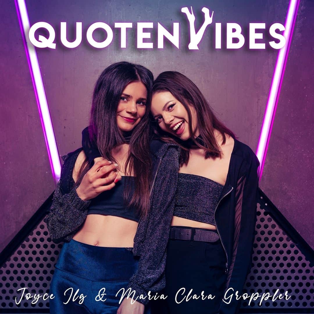 Joyce Ilgのインスタグラム：「Heiß, heißer, @mariaclaragroppler 🔥!!! Und ich bin auch dabei 😂. Unser neuer Podcast QUOTENVIBES ist online. Sowohl als Audiopodcast auf Spotify/Deezer/... als auch jetzt ab 17 Uhr auf YouTube in unserem geilen Studio > den Link findet ihr in meinem Profil. Have fun!」
