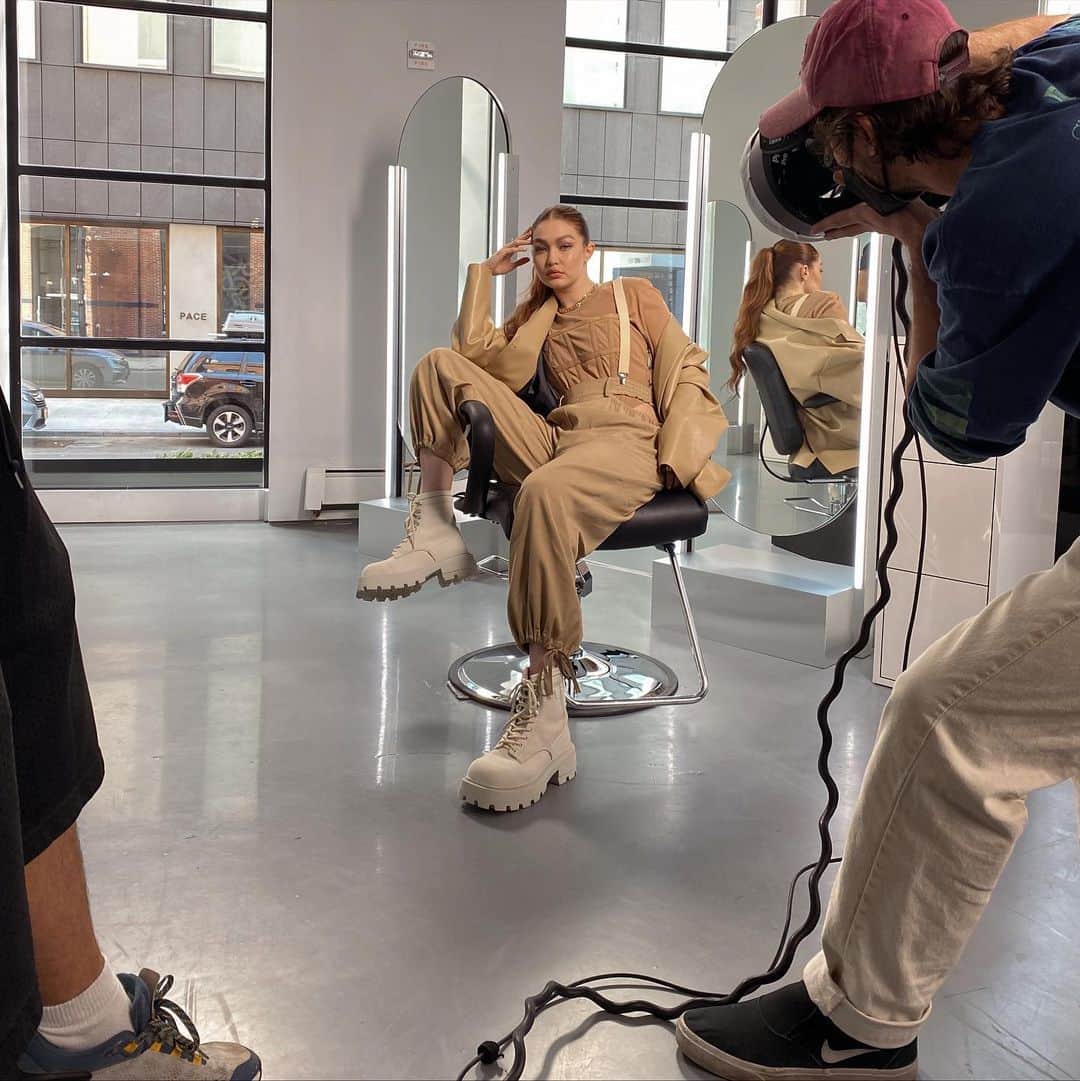 ジジ・ハディッドのインスタグラム：「taurus szn photo dump」