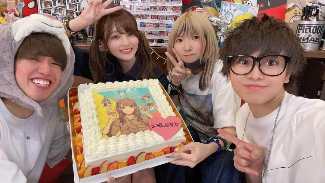 イニ（じん）さんのインスタグラム写真 - (イニ（じん）Instagram)「かすちん誕生日おめでとう🎂」5月21日 0時40分 - jinjin10272