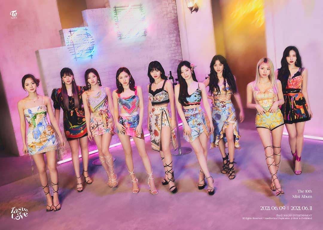 ダヒョンのインスタグラム：「TWICE 10th Mini Album <Taste of Love>  Concept Photo - 'Fallen' : TWICE  TITLE Track & M/V 06.09 6PM (KST)  Full Album & Physical 06.11 1PM (KST) , 06.11 0AM (EST)」