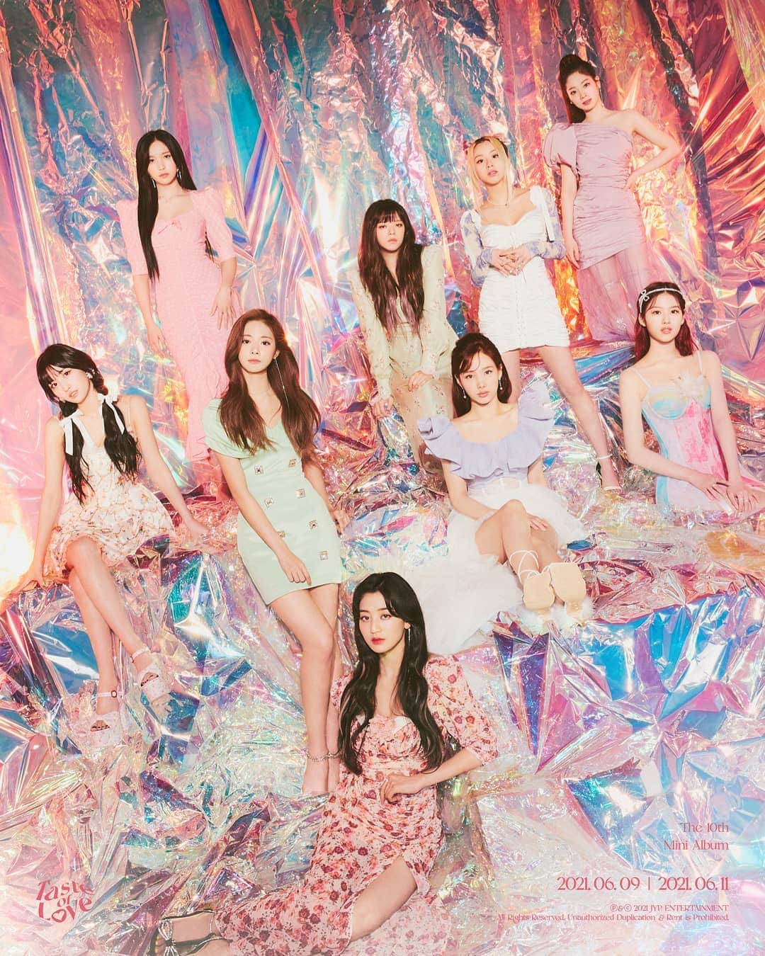 ダヒョンのインスタグラム：「TWICE 10th Mini Album <Taste of Love>  Concept Photo - 'In Love' : TWICE  TITLE Track & M/V 06.09 6PM (KST)  Full Album & Physical 06.11 1PM (KST) , 06.11 0AM (EST)」