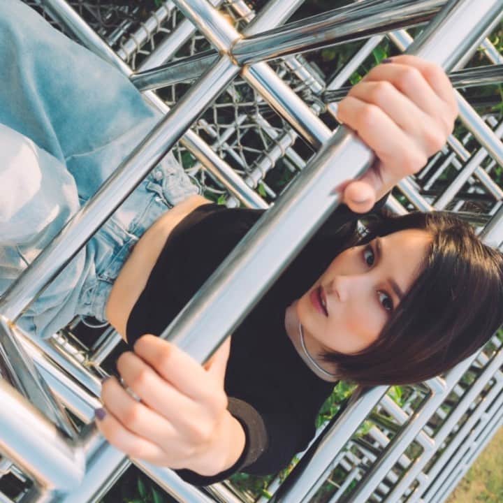 安柏兒のインスタグラム：「⚠️ 我手機真的怪怪的欸 ！  變得只能傳一張照片（影片）？！ 水逆啊啊啊啊～～～  520，我恨你～🥲  #忽然之間」