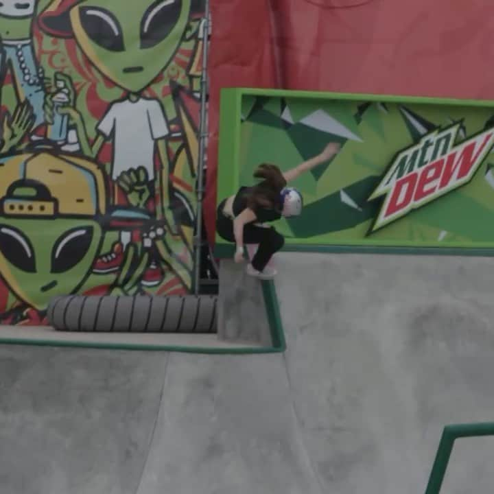 ブライトン・ゼウナーのインスタグラム：「@dewtour practice !! @protec @skybrown @sakura_yosozumi 📹: @peacocksk8」