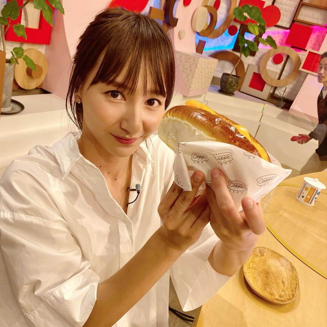 渕上彩夏さんのインスタグラム写真 - (渕上彩夏Instagram)「͙ ͙ ͙ 明日のくまパワプラスは！  "アミュプラザくまもとのテイクアウト商品でおうち時間を満喫"🏡✨  本格的なレトルトカレーや こんなに大きなもパンも🥰  ぜひおうち時間の参考にしてくださいね〜！！  am9:30〜KABです✨  洋平さん🥺笑  #くまパワプラス #kab #熊本 #熊本よかとこ #アミュプラザくまもと」5月21日 15時19分 - ayakafuchigami725