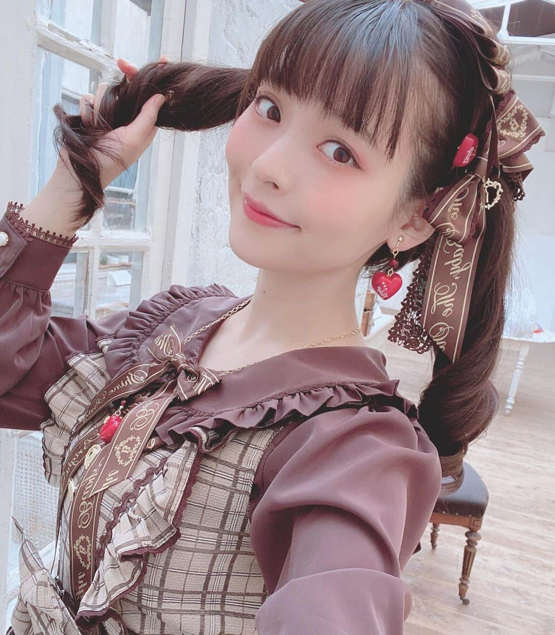 上坂すみれさんのインスタグラム写真 - (上坂すみれInstagram)「金曜日！ 一週間お疲れさまでした、同志( ˘ω˘ ) いちごチョコロリータ〜！  #babythestarsshinebright  #上坂すみれ」5月21日 14時30分 - uesaka_sumire