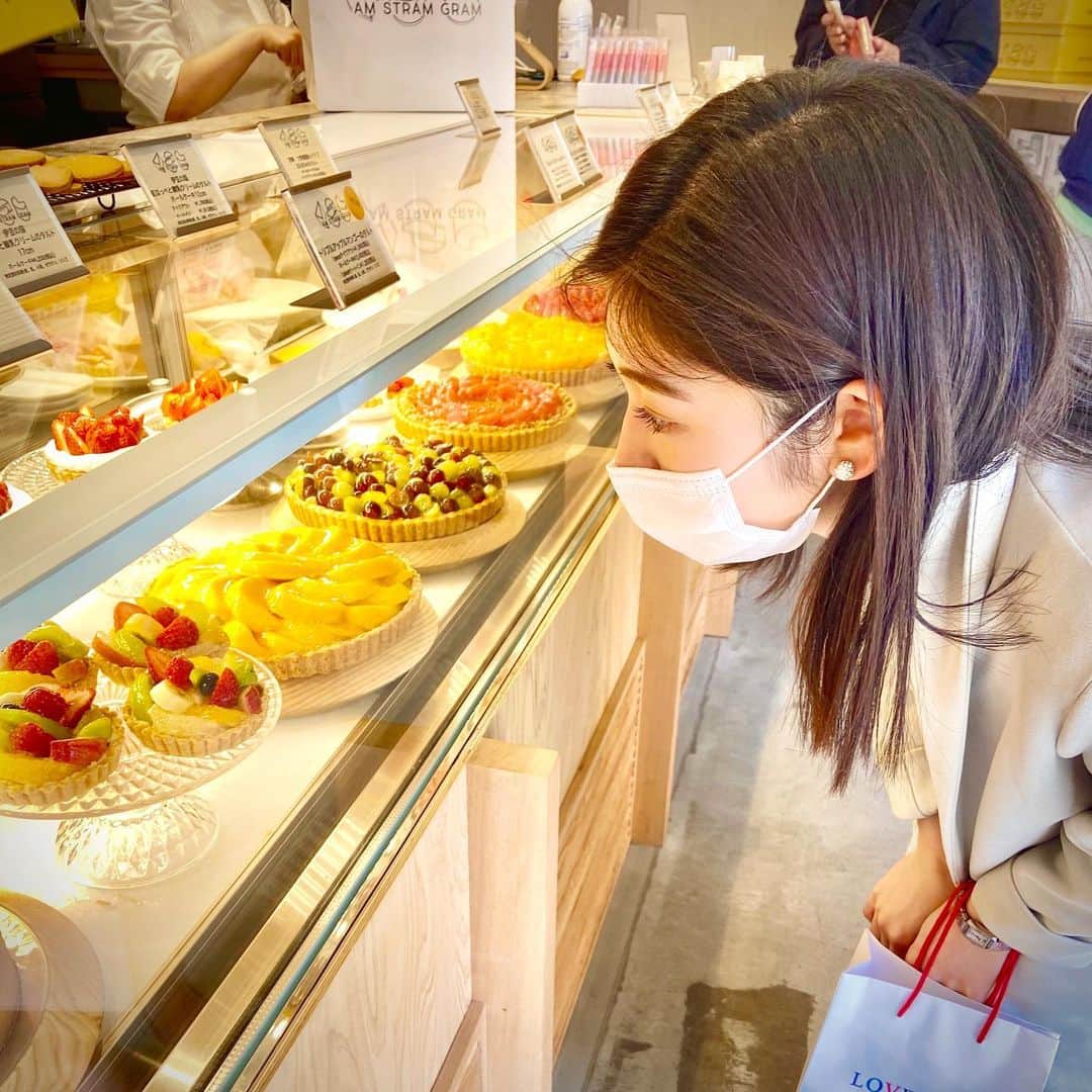 高橋幸さんのインスタグラム写真 - (高橋幸Instagram)「前に立ち寄った、美味しいタルト屋さん🍴 午後のお腹が空く時間…また食べたくなってきました💛 #cakeshop #fruittart #タルト専門店 #amstramgram   ※写真撮影の許可をいただいています」5月21日 14時34分 - sachitakahashi8