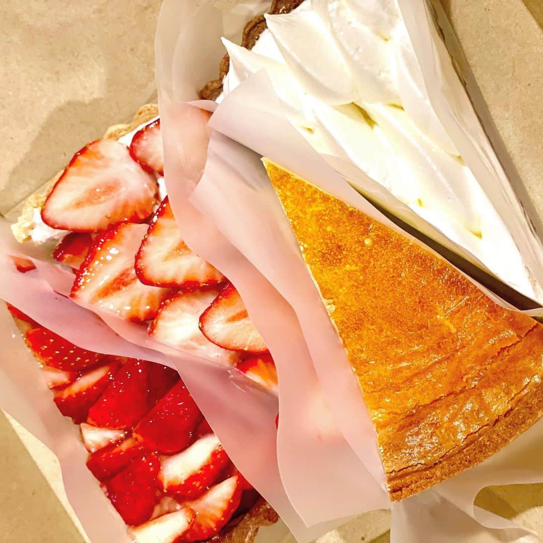 高橋幸さんのインスタグラム写真 - (高橋幸Instagram)「前に立ち寄った、美味しいタルト屋さん🍴 午後のお腹が空く時間…また食べたくなってきました💛 #cakeshop #fruittart #タルト専門店 #amstramgram   ※写真撮影の許可をいただいています」5月21日 14時34分 - sachitakahashi8