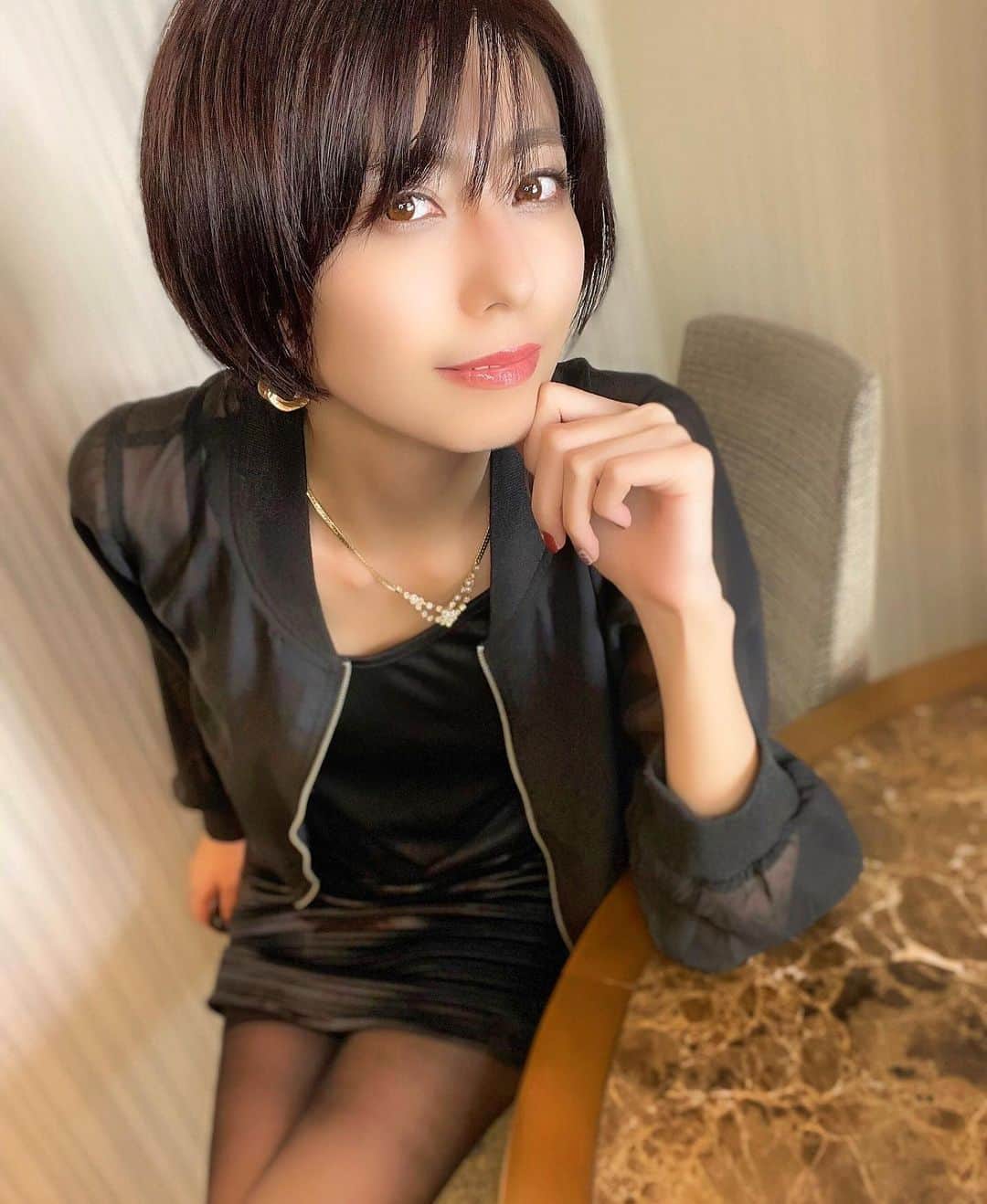 乃亜のインスタグラム：「❤︎ ・ ・ ・ #portrait #shotting #Japanesegir #followme #selfie #ショートヘア  #自撮り #グラビア #被写体 #AV女優 #セクシーショット #セクシー女優 #痴女優 #痴女 #乃亜 #インスタグラビア #ストッキング #太もも」