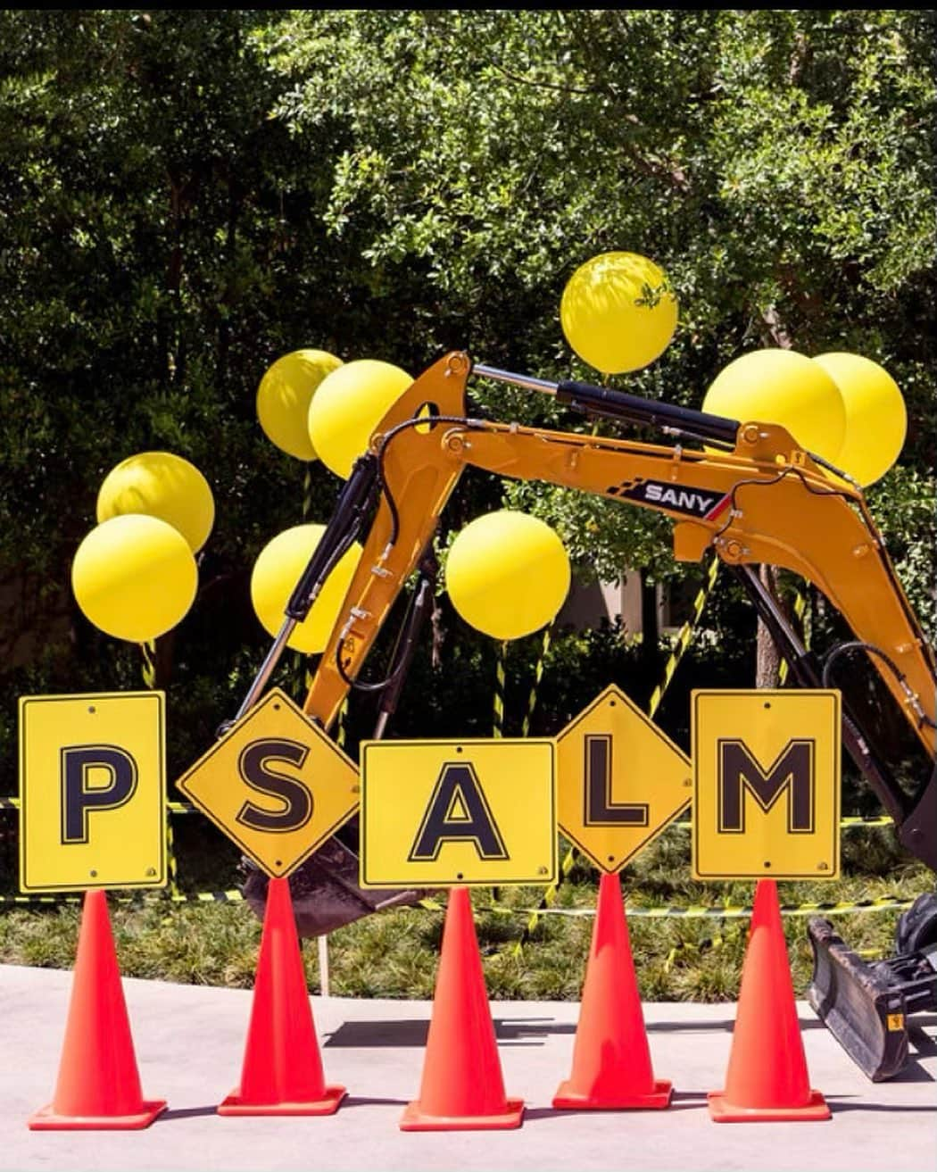 キム・カーダシアンさんのインスタグラム写真 - (キム・カーダシアンInstagram)「Psalm turned 2! 🦺 🚧🏗」5月21日 7時24分 - kimkardashian