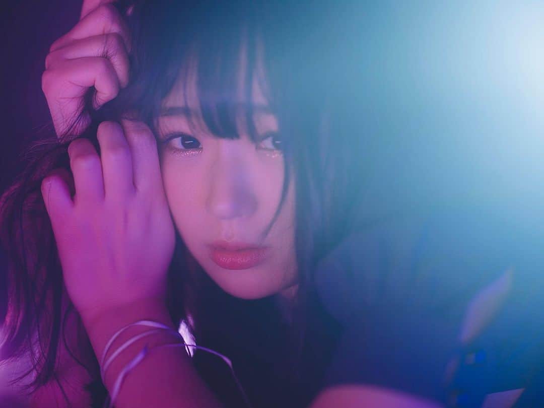 長谷川かすみのインスタグラム：「おはよう☀️ この時のテーマはメンヘラちゃん。 カメラマンの格内さんから、  \\メンヘラ似合いますね//  と言われました🙌  手首の紐もそれっぽいから巻いてみたけど、良い味出してる😌  メンヘラ役はお任せあれ🤣🤣🤣笑」