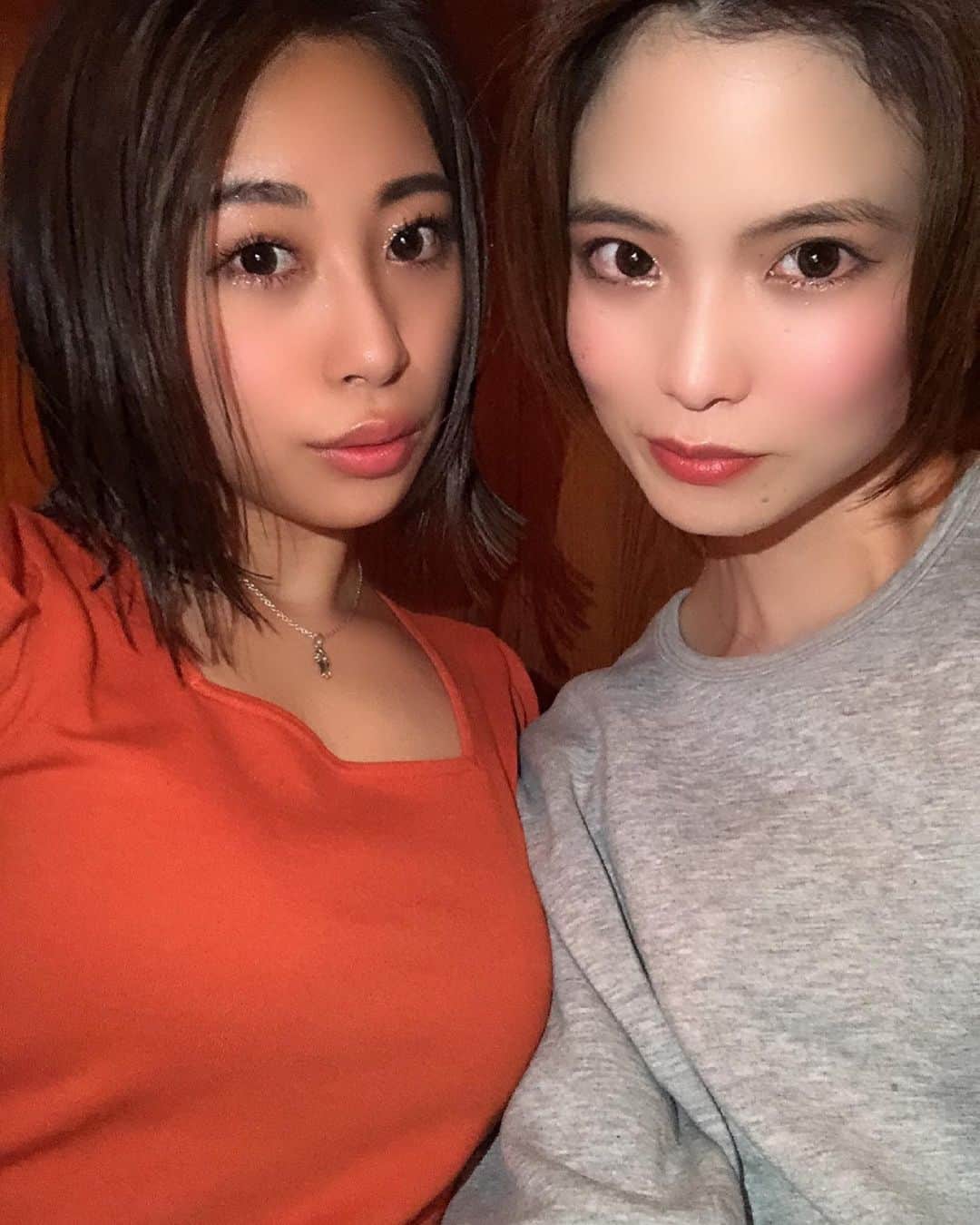 鷲巣綾乃のインスタグラム：「. . . . ✂️❤️👩🏽 . . . #30センチ切りました #イメチェン #ショートカット #相方 #ショート仲間 #高校生ぶり この日めちゃめちゃ楽しかったのは内緒🤫🤫」