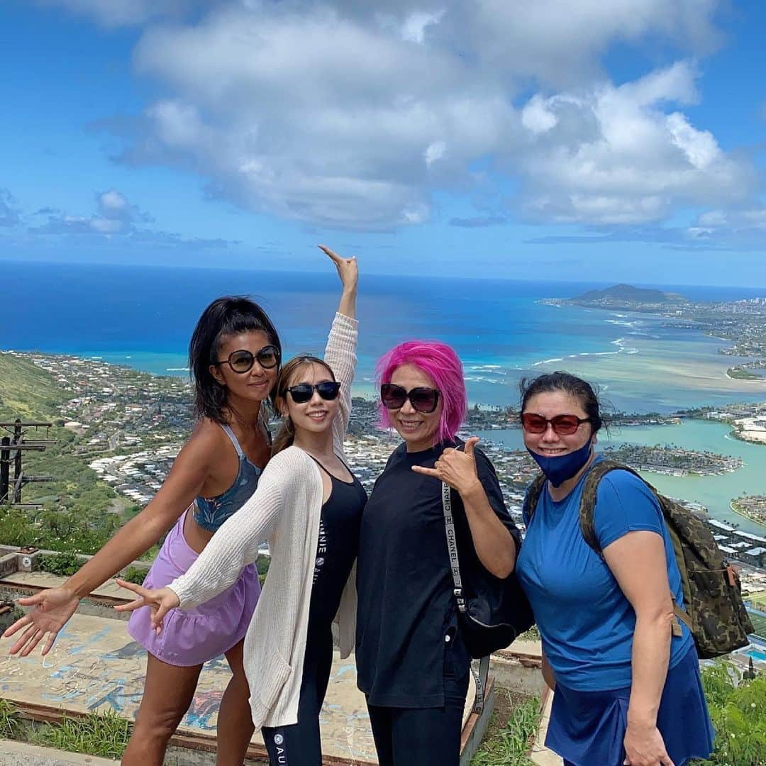 薬丸玲美さんのインスタグラム写真 - (薬丸玲美Instagram)「𝓚𝓸𝓴𝓸 𝓗𝓮𝓪𝓭  I hiked the Koko Crater Trail last week⛰  ハイキングキャラじゃないのに ココヘッドに先週登ってきました🤣 まぁー大変。でも頂上が綺麗すぎてまた行きたい！ってなりました🌈  @kumi_iekura ちゃん連れて行ってくれてありがとう♡  #薬丸玲美 #kokohead #kokocrater #hiking #hawaii #honolulu」5月21日 11時26分 - remi_yakumaru