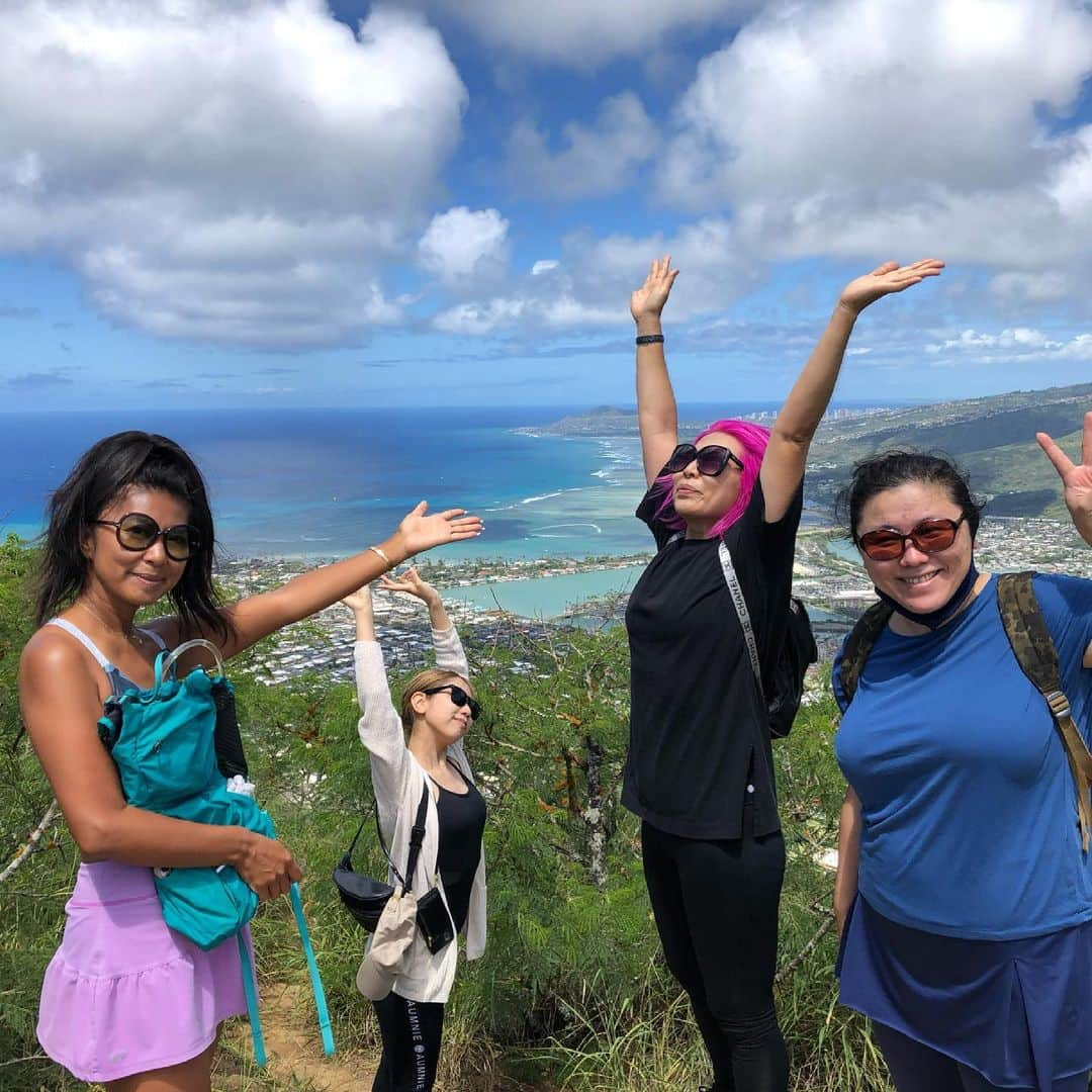 薬丸玲美さんのインスタグラム写真 - (薬丸玲美Instagram)「𝓚𝓸𝓴𝓸 𝓗𝓮𝓪𝓭  I hiked the Koko Crater Trail last week⛰  ハイキングキャラじゃないのに ココヘッドに先週登ってきました🤣 まぁー大変。でも頂上が綺麗すぎてまた行きたい！ってなりました🌈  @kumi_iekura ちゃん連れて行ってくれてありがとう♡  #薬丸玲美 #kokohead #kokocrater #hiking #hawaii #honolulu」5月21日 11時26分 - remi_yakumaru