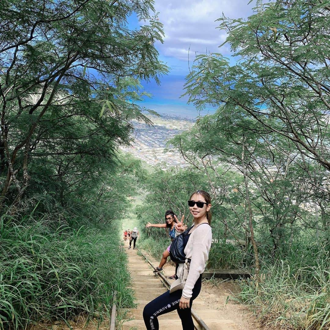 薬丸玲美さんのインスタグラム写真 - (薬丸玲美Instagram)「𝓚𝓸𝓴𝓸 𝓗𝓮𝓪𝓭  I hiked the Koko Crater Trail last week⛰  ハイキングキャラじゃないのに ココヘッドに先週登ってきました🤣 まぁー大変。でも頂上が綺麗すぎてまた行きたい！ってなりました🌈  @kumi_iekura ちゃん連れて行ってくれてありがとう♡  #薬丸玲美 #kokohead #kokocrater #hiking #hawaii #honolulu」5月21日 11時26分 - remi_yakumaru