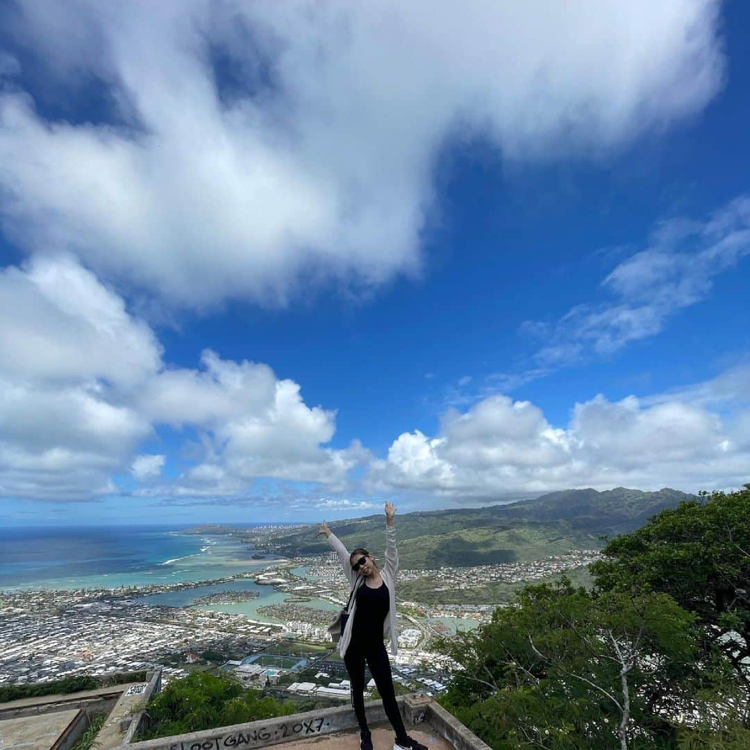 薬丸玲美さんのインスタグラム写真 - (薬丸玲美Instagram)「𝓚𝓸𝓴𝓸 𝓗𝓮𝓪𝓭  I hiked the Koko Crater Trail last week⛰  ハイキングキャラじゃないのに ココヘッドに先週登ってきました🤣 まぁー大変。でも頂上が綺麗すぎてまた行きたい！ってなりました🌈  @kumi_iekura ちゃん連れて行ってくれてありがとう♡  #薬丸玲美 #kokohead #kokocrater #hiking #hawaii #honolulu」5月21日 11時26分 - remi_yakumaru