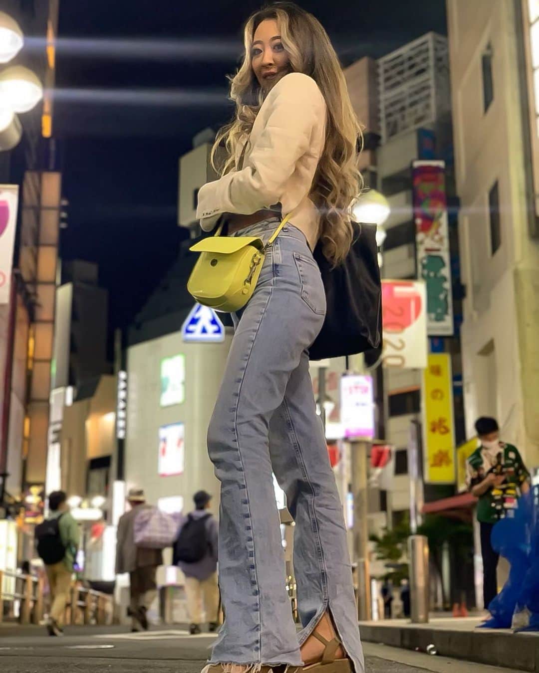 まあーか（まかたん）のインスタグラム：「. 👜ｱｲﾃﾙﾉｽｷｱﾘｽｷﾞﾀﾞｵ   ﾌｲｳﾁｽｷﾞﾀﾞｵ   ｲﾝﾀﾋﾞｭｰｳｹﾙﾁｮｸｾﾞﾝﾀﾞｵ📸 .  #selfie#follow #海外ファッション#ootd#セルフィー#エステ#黒ギャル #トレーニング #428#渋谷#渋谷センター街#zara#zaraコーデ #尻トレ #眉アートメイク #エステ#美肌ケア#サロン#カラコン#バレイヤージュ#韓国コスメ#ダーマペン#workout#tanning#ぷに#えちえち#🍑#ポートレート#ポートレート撮影」