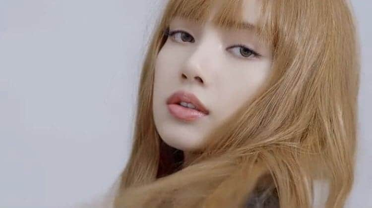 リサさんのインスタグラム写真 - (リサInstagram)「she's so beautiful 🥺💛 . . . #LISA #LALISA #리사 #블랙핑크 #BLACKPINK #LALISAMANOBAN #LALISAMANOBAL #blackpinklisa #lisablackpink」5月21日 12時58分 - lisa.blackpink