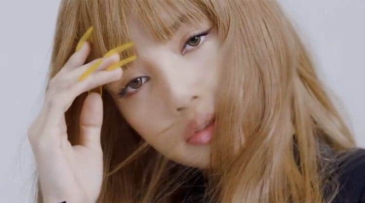 リサさんのインスタグラム写真 - (リサInstagram)「she's so beautiful 🥺💛 . . . #LISA #LALISA #리사 #블랙핑크 #BLACKPINK #LALISAMANOBAN #LALISAMANOBAL #blackpinklisa #lisablackpink」5月21日 12時58分 - lisa.blackpink