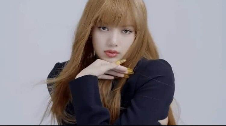 リサさんのインスタグラム写真 - (リサInstagram)「she's so beautiful 🥺💛 . . . #LISA #LALISA #리사 #블랙핑크 #BLACKPINK #LALISAMANOBAN #LALISAMANOBAL #blackpinklisa #lisablackpink」5月21日 12時58分 - lisa.blackpink