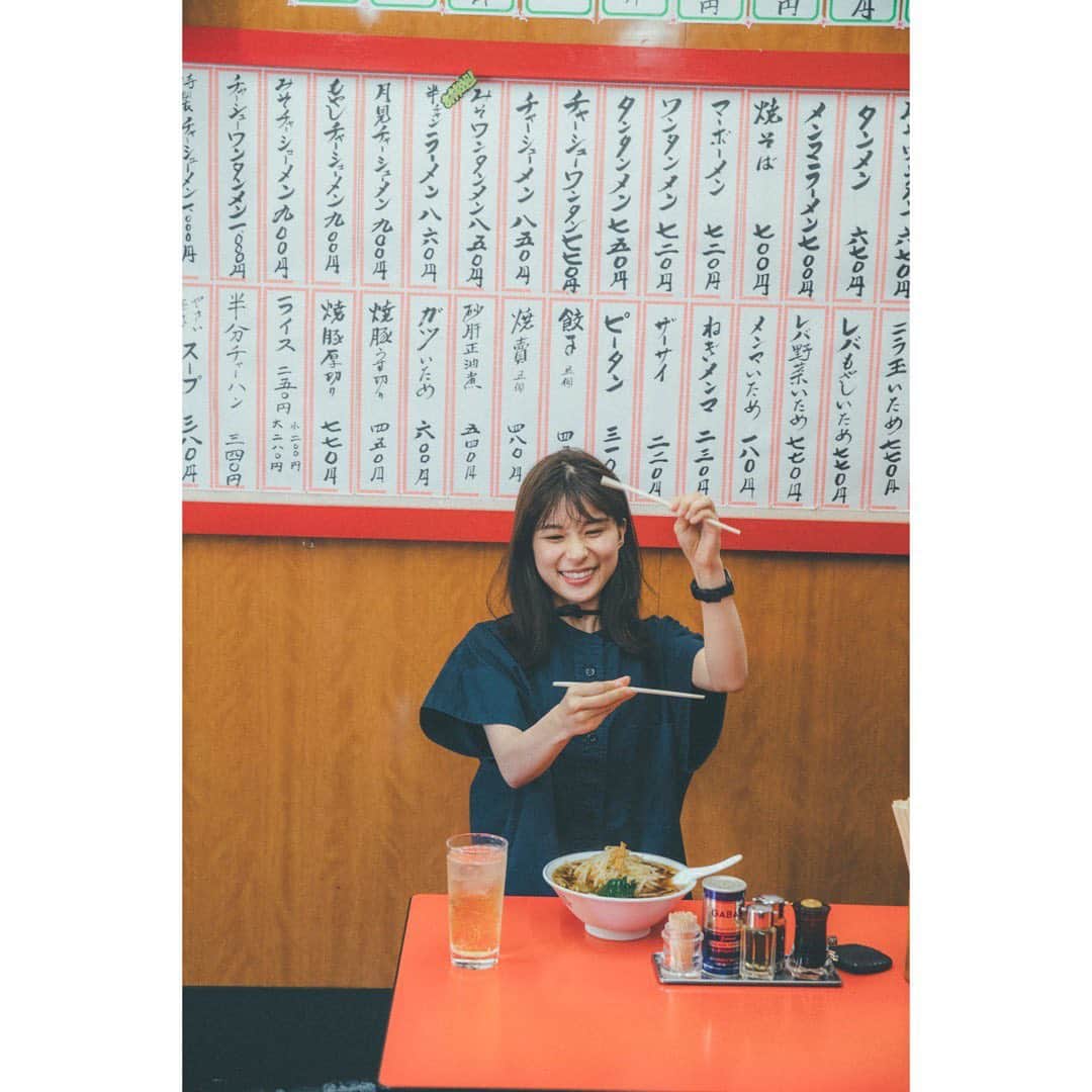 芳根京子さんのインスタグラム写真 - (芳根京子Instagram)「mina発売中です☺︎ ぜひ。  ラーメン、チャーハン、餃子、ハイボール、最高でした。笑  #mina」5月21日 15時43分 - yoshinekyoko