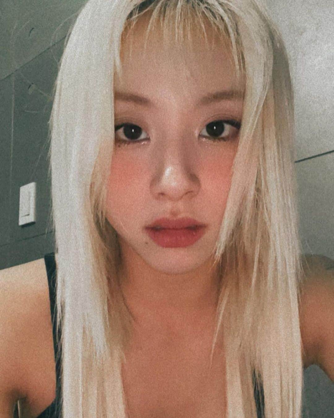 チェヨンのインスタグラム：「sleeveless chaeng🥵 #chaeyoung #채영 #twice #트와이스 #prettyrapstarchaeyoung」