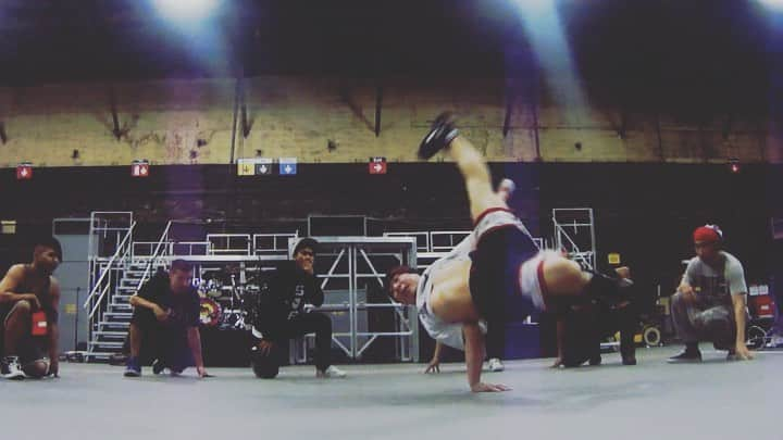 大野愛地のインスタグラム：「Quest Crew rehearsal time🌀 ソロ長すぎ。笑笑  #QuestCrew #headspin #tooeasy #ruuuuuuudddyyyyy」