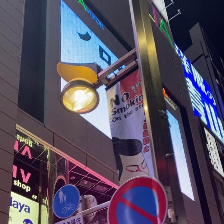 中野向日葵のインスタグラム：「たまたま歩いてたら流れた　#新宿区」