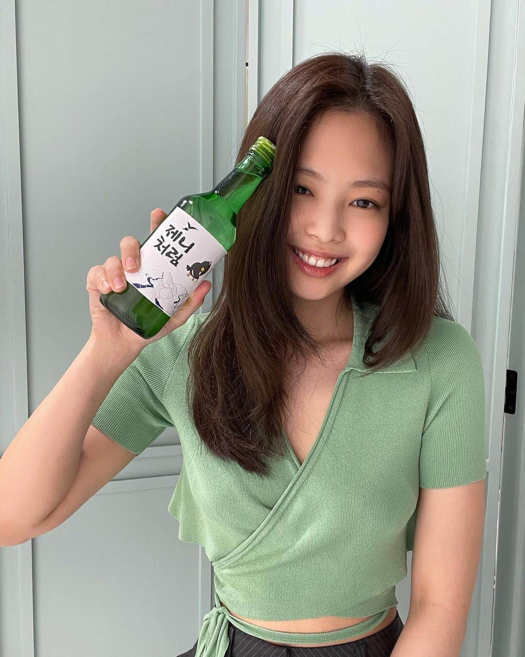 ジェニーさんのインスタグラム写真 - (ジェニーInstagram)「제니처럼 처음처럼 💚」5月21日 18時48分 - jennierubyjane