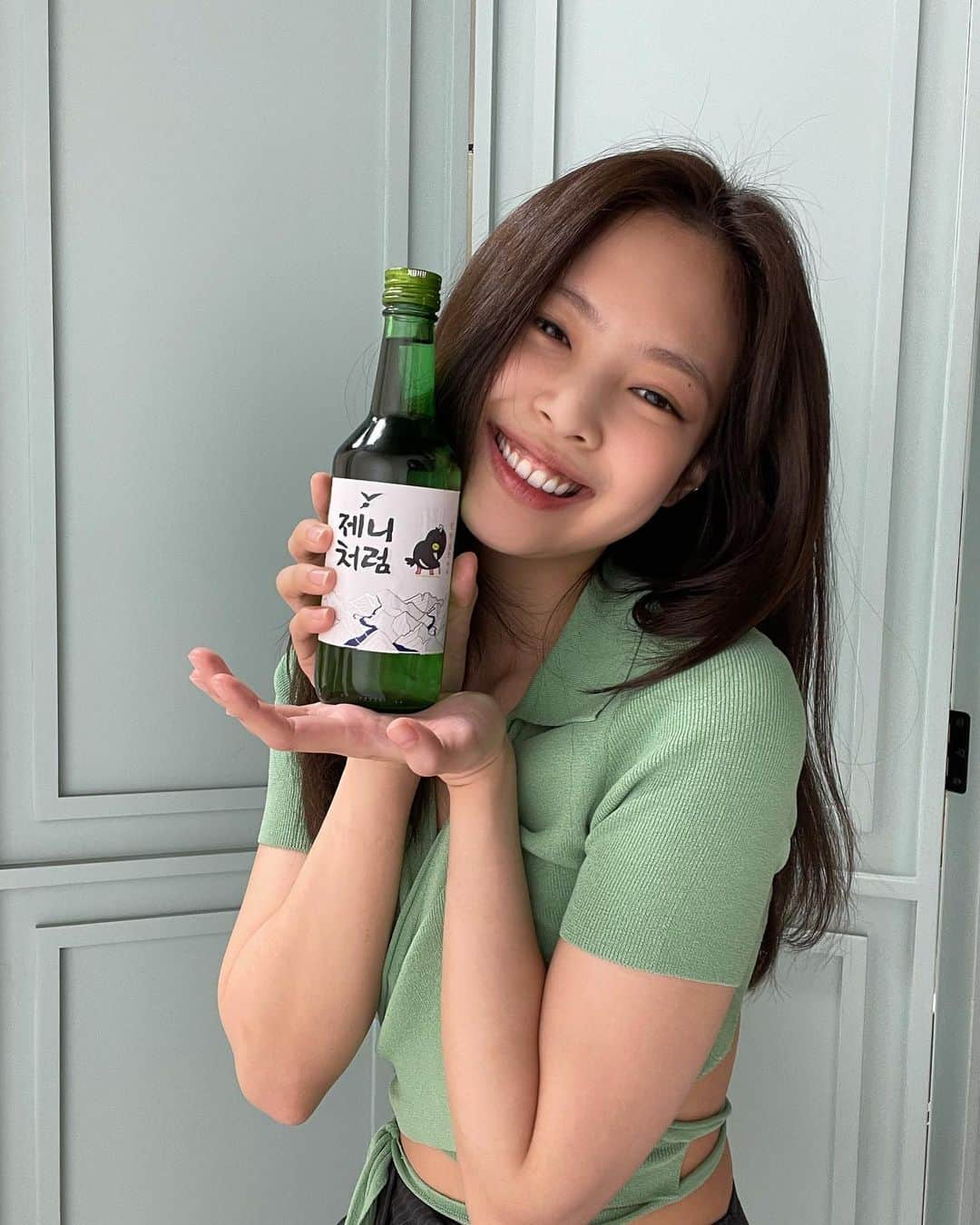 ジェニーさんのインスタグラム写真 - (ジェニーInstagram)「제니처럼 처음처럼 💚」5月21日 18時48分 - jennierubyjane