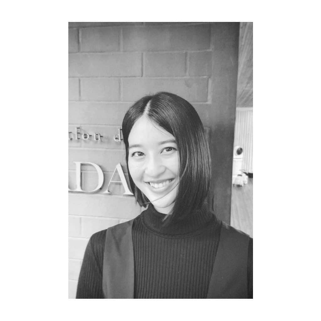 青野楓のインスタグラム：「美しいカットをしていただきました。 長さも最高！長年お世話になっている @salon_de_sadam にて。  担当は @miiiho0118 さんです😎👏  美容院迷子の方はぜひ！グリーンが多くて解放感のある素敵なお店です🌿  #ボブ#黒髪#黒髪ボブ」