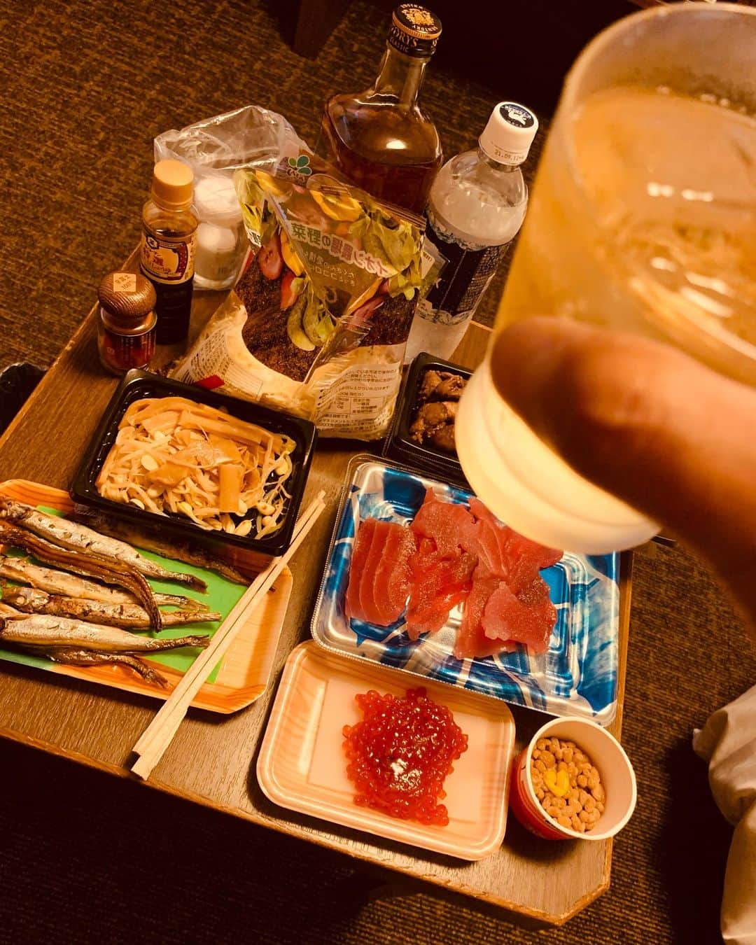 大沢樹生さんのインスタグラム写真 - (大沢樹生Instagram)「グッイブニんチャー‼︎ 本日の仕事終了🔚食事の美味い地方だけど我慢はせずソロ部屋飲みを楽しむ⤴️笑  感染もしたくないし誰にも迷惑を掛けたくない‼︎基本的な感染予防に加えて自己管理と注意力は必須！結構マジメなのよん🤪とりあえずお疲れ！乾杯🍻✨✨  #Mikioosawa #mikioosawa ⠀ #osawamikio #大沢樹生 #ex #光gengi #コロナ #感染予防 #部屋飲み #楽しむ #お疲れ様でした  #乾杯」5月21日 20時00分 - osawa_mikio
