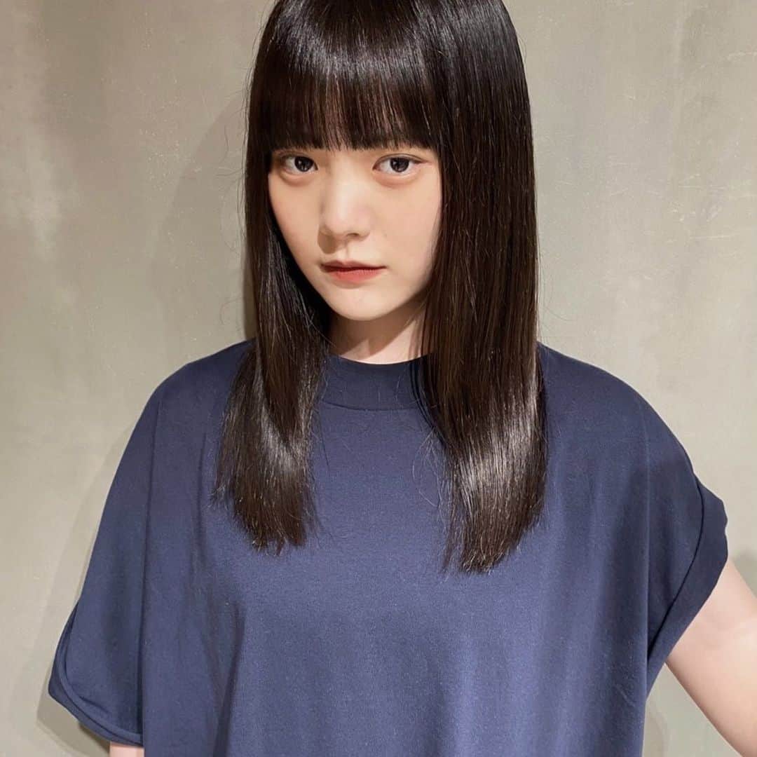 木村なつみのインスタグラム：「今日のYouTube、カラーと前髪カットの様子💇🏻‍♀️ オーダー方法など参考にしてねっ  いくつか通っている美容院がある中で、一番昔から通っているところで 撮らせていただきました~🎥左手でビデオまわしてるのじわる」