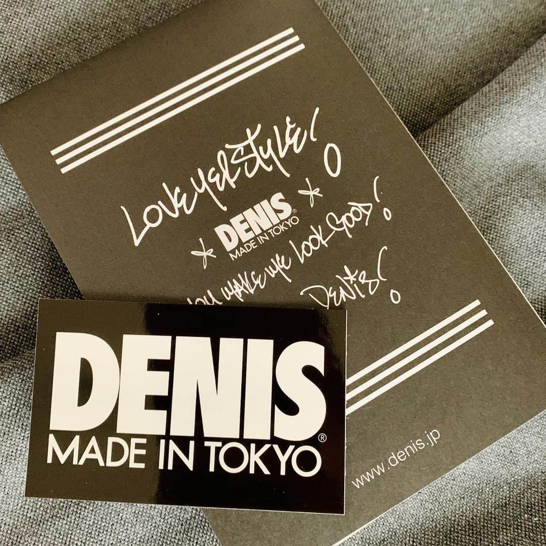 熊井友理奈さんのインスタグラム写真 - (熊井友理奈Instagram)「【お知らせ】  5月21日(金)から 渋谷ミヤシタパークにある DENIS MADE IN TOKYO  @denis_tokyo  @denis_tokyo_fun   店舗にて期間限定でさまざまなアーティストが デザインをしたTシャツが大集合します👕✨  以前お仕事でお世話になった @id_donavonranchdesign さんにお声掛けいただき、 私も参加させていただいてます☺️❣️  私のTシャツはこの写真で着ているものです👕 （ちなみに私はLサイズ着用。） 古着やどんなお洋服にも合いやすいデザインを 作っていただきました！ さりげなく裏側にも名前入りです！嬉しい！！😭  現在は店頭のみの販売ですが、 後日webショップでも販売予定ですので、 またお知らせさせていただきます！  これからの時期にぴったりなTシャツ 是非、着てくださると嬉しいです☀️」5月21日 20時43分 - kumai_yurina