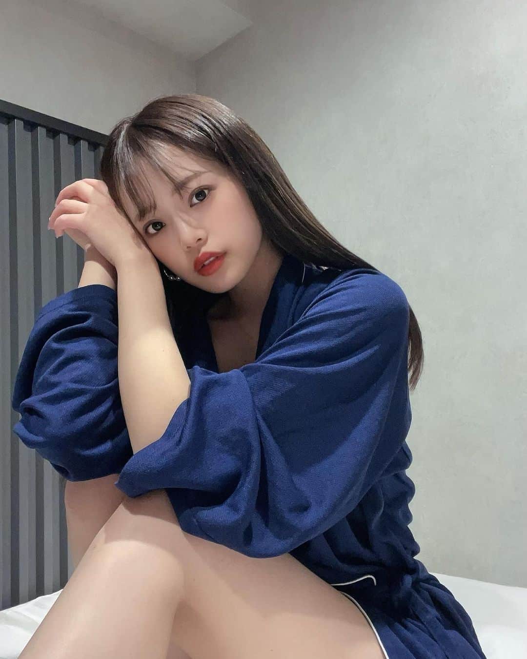 SERINAのインスタグラム：「今日は何だがずっと眠たくて﻿ 一日中お家でゴロゴロしてたよ〜🥱💤﻿ たまにはそーゆー日もありだよね🐻‍❄️﻿ ﻿ 皆んな今週も1週間お疲れ様でした🙌﻿ みんなもたまには ゆっくりする日にしてね🌹﻿ ﻿ #cyberjapan#cyberjapandancers#cjd_serina﻿」